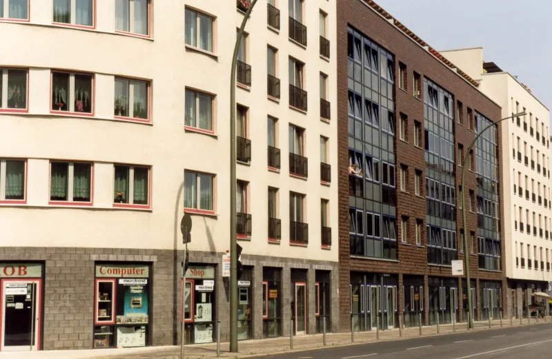 Geräumige Wohnung zwischen Spree und Wuhlheide - WBS mit besonderem Wohnbedarf erforderlich — photo 1